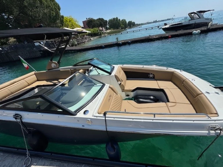 Huur een Sea Ray Sea Ray 270 SDX in Bardolino