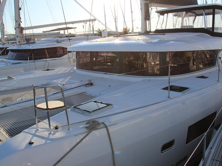 Verhuur Catamaran Lagoon met vaarbewijs