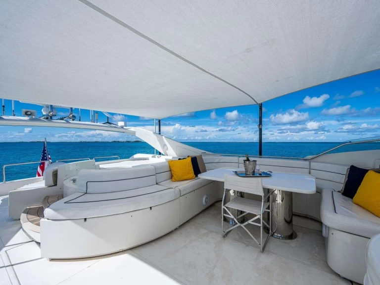 Verhuur Jacht Ferretti met vaarbewijs