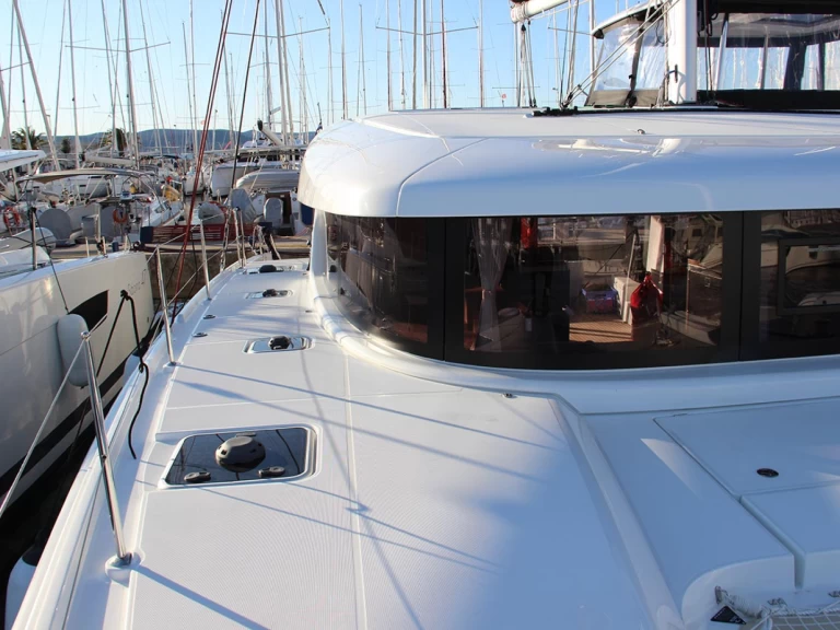 Verhuur Catamaran Lagoon met vaarbewijs