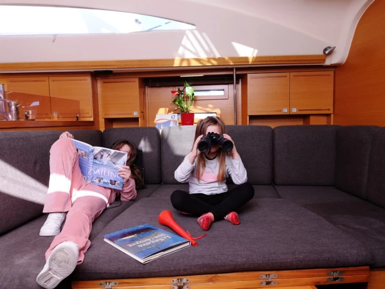 Bootverhuur Palaio Faliro goedkoop Elan Impression 444