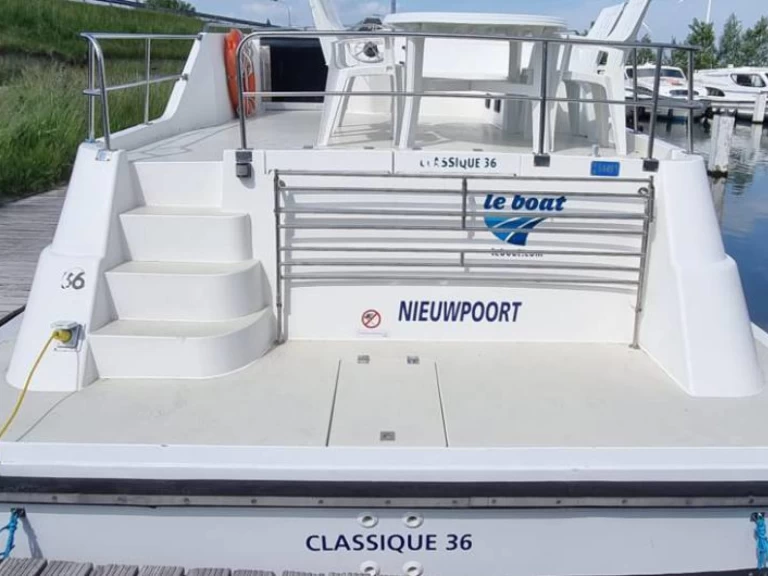 Huur Motorboot met of zonder schipper  in Saint-Jean-de-Losne