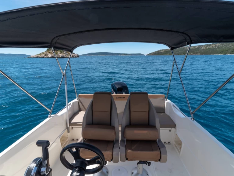 Huur een Quicksilver Activ 675 Open Sport in Split