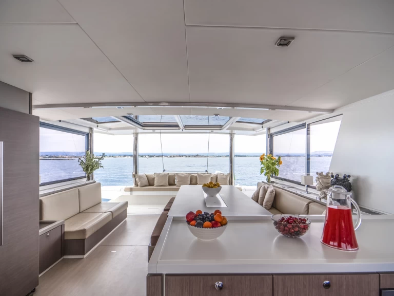 Catamaran te huur in Marina d'Arechi voor de beste prijs