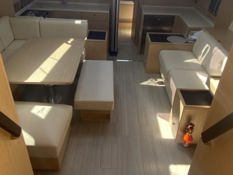 Bootverhuur Lávrio goedkoop Bavaria C57 Style