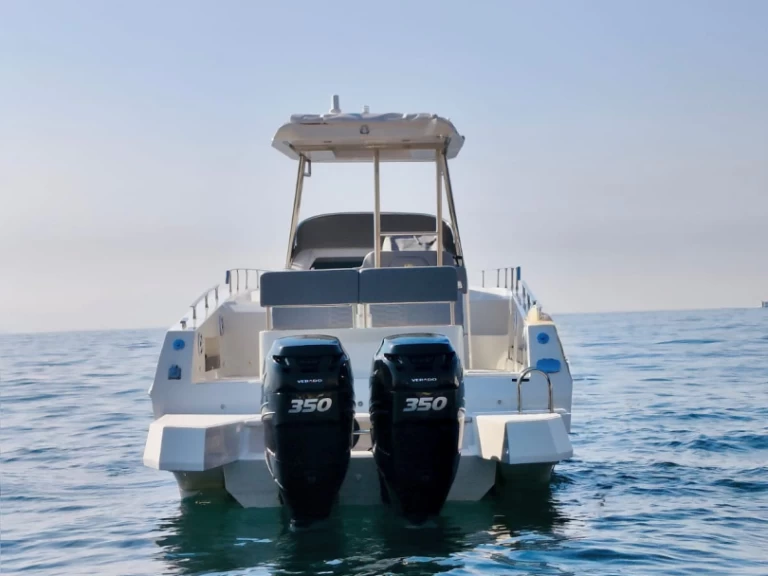 Huur een MIAMI GOLD  33 WALK AROUND in Napels