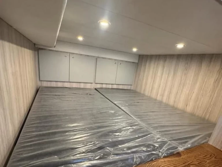 Bootverhuur MIAMI GOLD  33 WALK AROUND in Napels via SamBoat