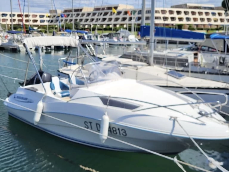 Motorboot te huur in Port-Camargue voor de beste prijs