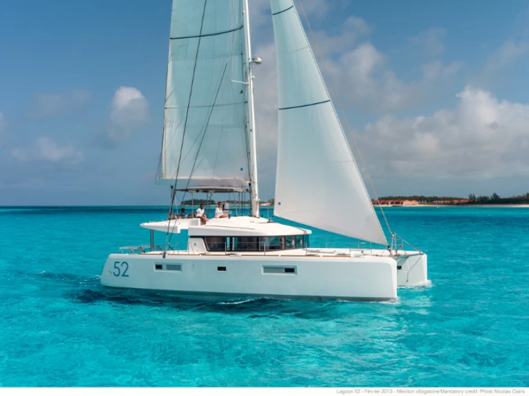 Verhuur Catamaran Lagoon met vaarbewijs