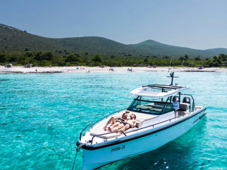 Huur een Axopar Axopar 37 Sun-Top in Zaton