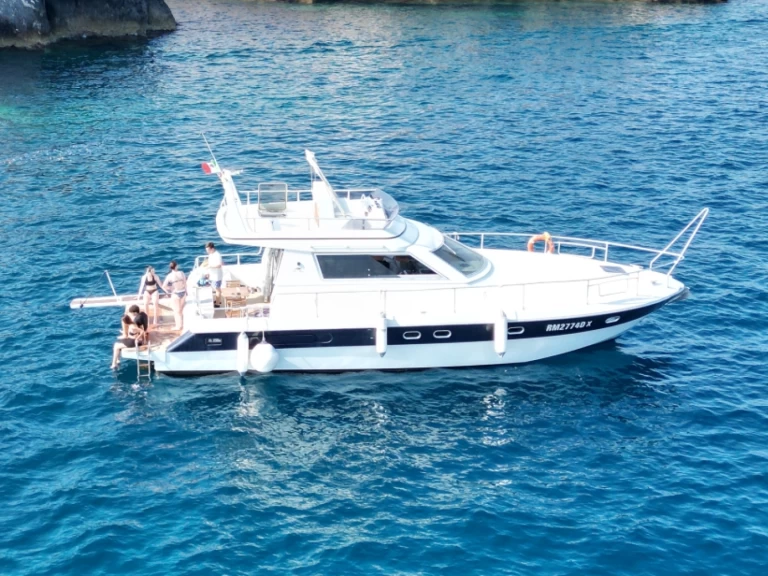 Verhuur Motorboot Comar met vaarbewijs