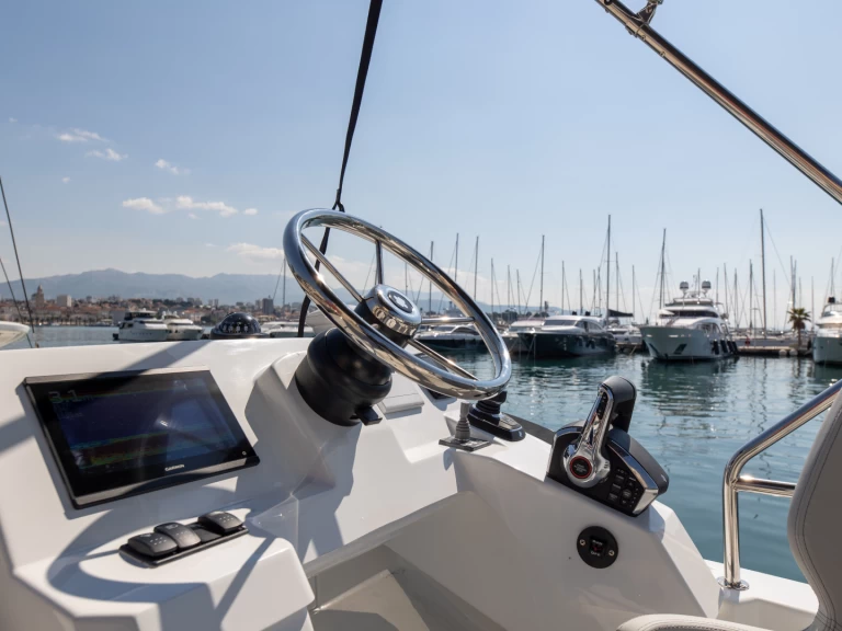 Huur Motorboot met of zonder schipper Bénéteau in Split