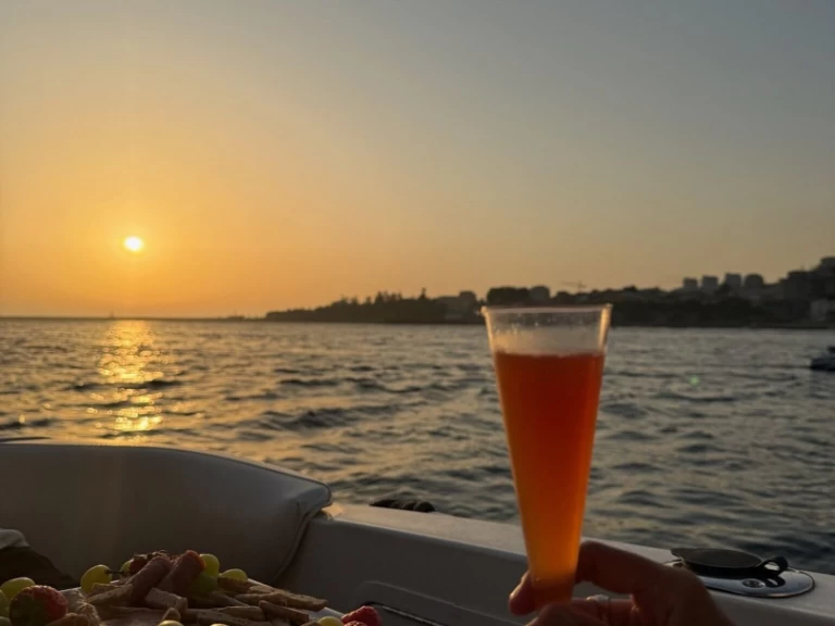 Verhuur Motorboot Sea Ray met vaarbewijs