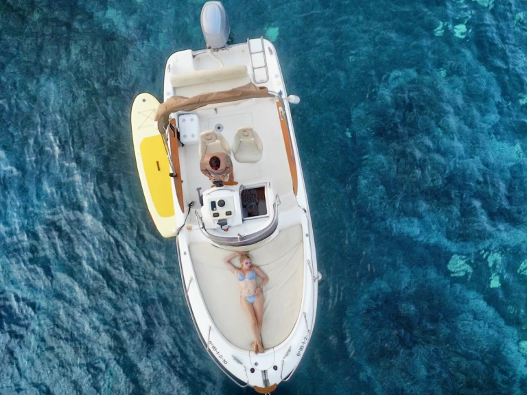 Motorboot te huur in Sant Antoni de Portmany voor de beste prijs