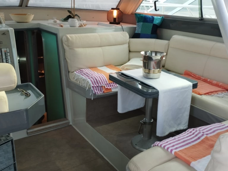 Huur een Ferretti Holiday Sea  in Cannes
