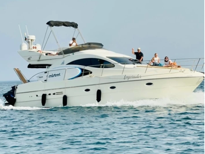 Bootverhuur Azimut Azimut 42 Fly in Tróia via SamBoat