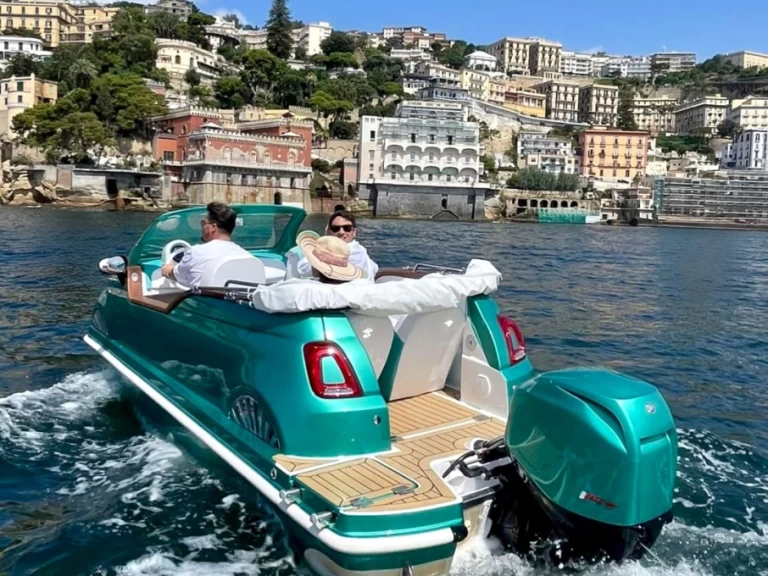 Bootverhuur Napels goedkoop 500 VIP LOUNGE