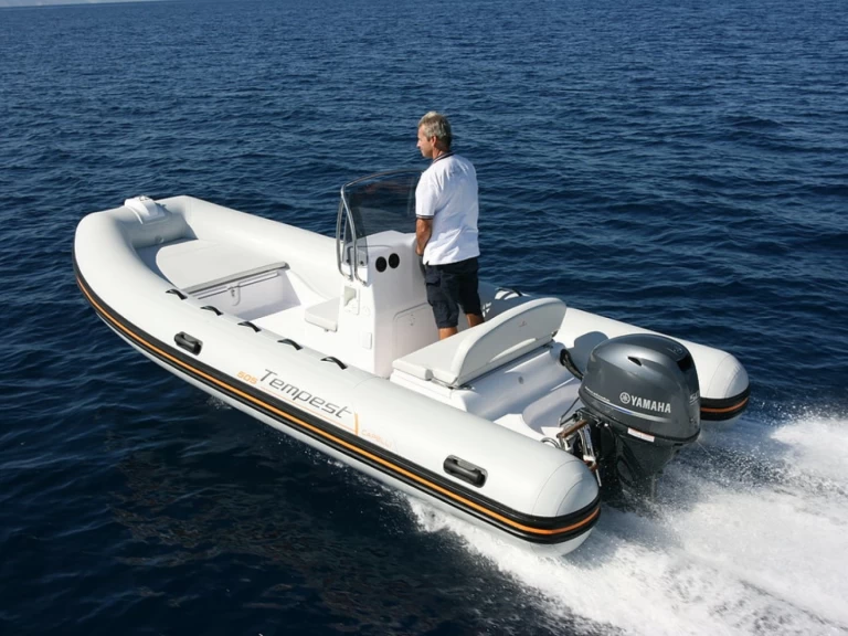 Verhuur RIB Capelli met vaarbewijs