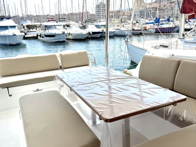 Huur een Fountaine Pajot Elba 45 in Marseille