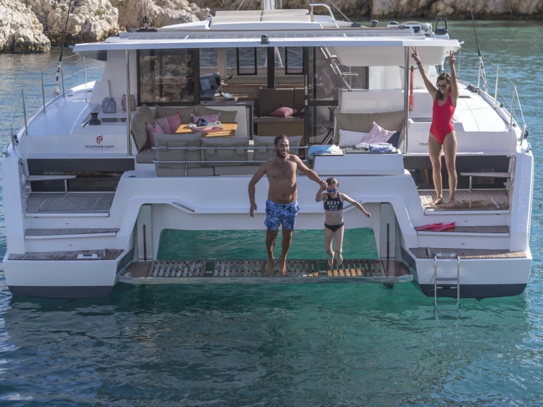 Huur een Fountaine Pajot Astrea 42 in Marseille