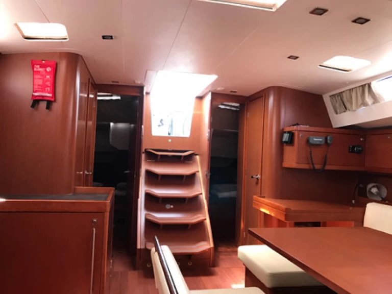 Bootverhuur Bénéteau Oceanis 48 in Álimos via SamBoat