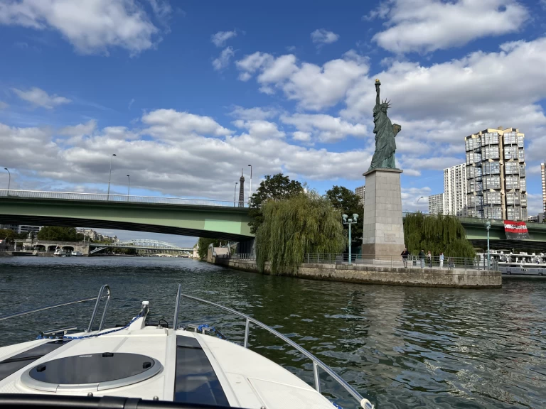 Jachthuur in Paris - Parker 720 Adventure via SamBoat