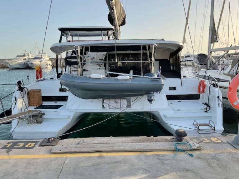 Huur een Lagoon Lagoon 42 in Álimos