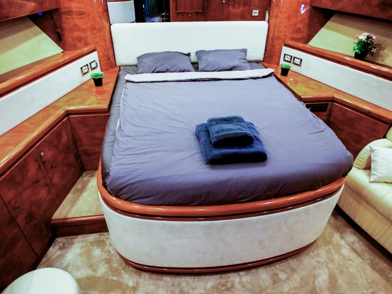 Bootverhuur Monte Fino Monte Fino 70 in Castellammare di Stabia via SamBoat