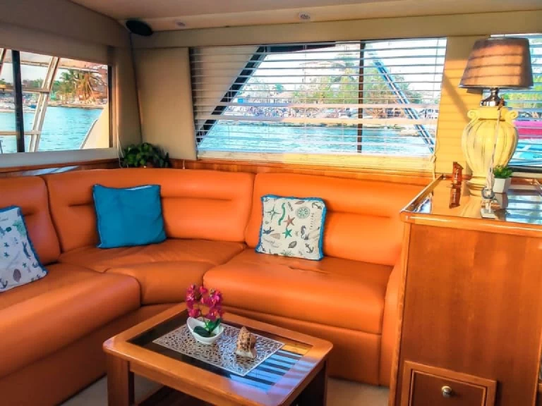 Verhuur Motorboot Riviera met vaarbewijs