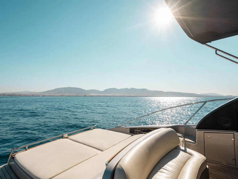 Huur Jacht met of zonder schipper Riva in Limáni Lavríou