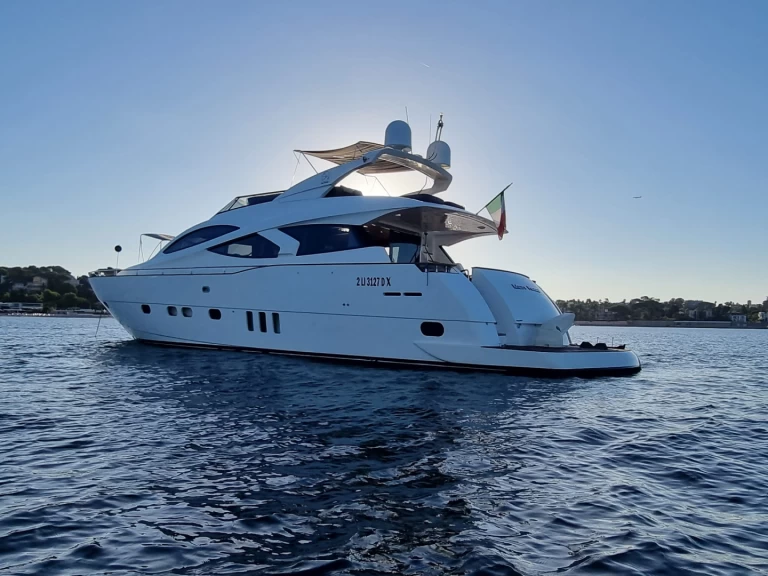 Evo Marine Deauville  Flybidge 76 te huur van particulier of professional in Loano