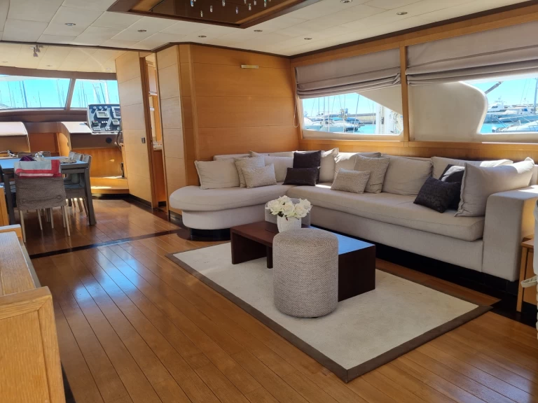 Huur een Evo Marine Deauville  Flybidge 76 in Loano