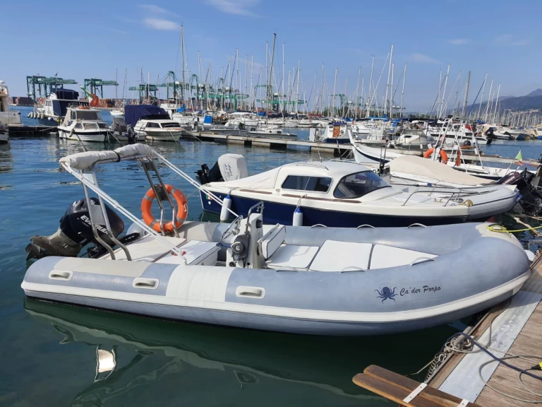 Verhuur RIB in Genova - Evinrude E40DLP