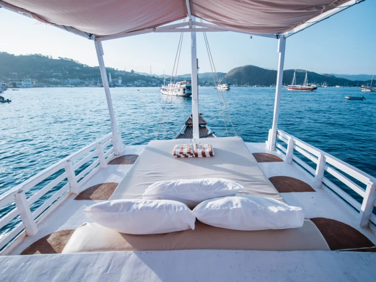 Bootverhuur White Pearl 02 Phinisi Boat in Labuan Bajo via SamBoat