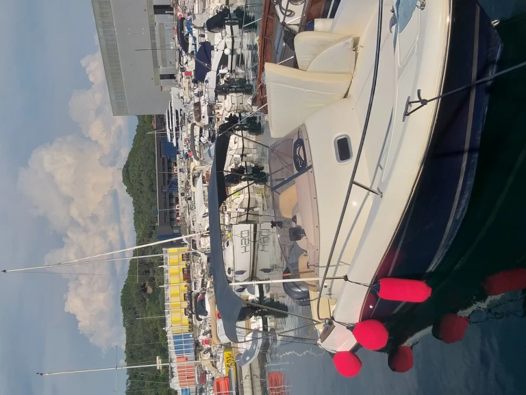 Huur een Jeanneau Cap Camarat 755 WA in La Spezia