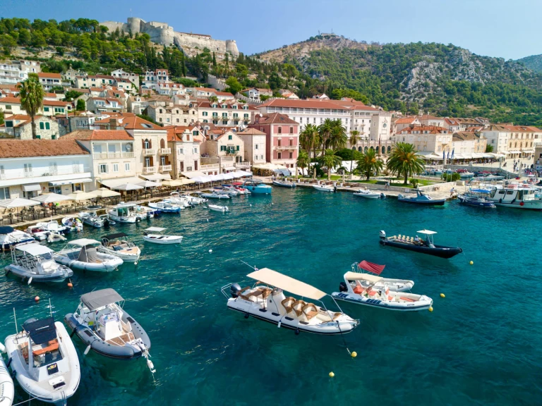 Bootverhuur Split goedkoop 850 Luxury