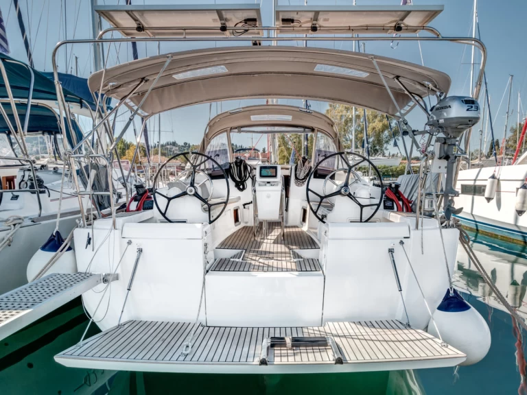 Verhuur Zeilboot in Gouviá - Jeanneau Sun Odyssey 419