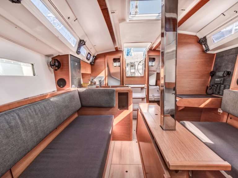 Verhuur Zeilboot in Gouviá - Jeanneau Sun Odyssey 349