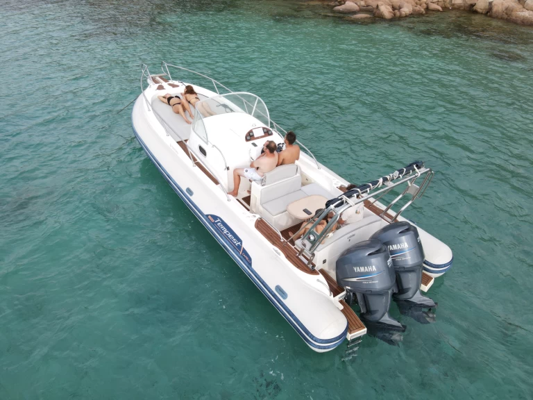 Huur een Capelli Tempest 900 WA in Porto-Vecchio