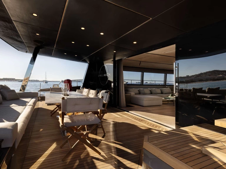 Huur een Moon Yacht Arctic Moon in Exuma District
