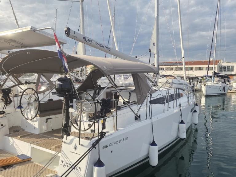 Huur een Jeanneau Sun Odyssey 380 in Pirovac