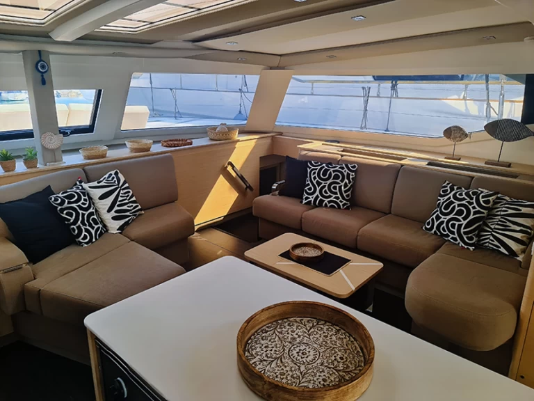 Verhuur Catamaran Fountaine Pajot met vaarbewijs
