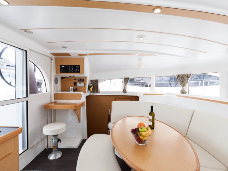 Bootverhuur Lagoon Lagoon 380 S2 in Préveza via SamBoat