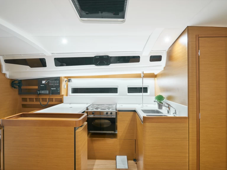 Bootverhuur Jeanneau Sun Odyssey 440 in Álimos via SamBoat