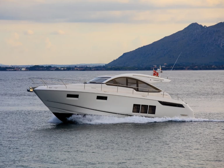 Huur Motorboot met of zonder schipper Fairline in Port d'Alcudia