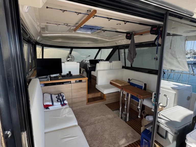 Motorboot te huur in Marina Delta Kallithea voor de beste prijs