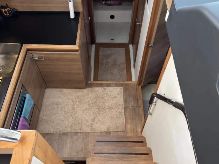 Huur een Sealine C48 in Marina Delta Kallithea