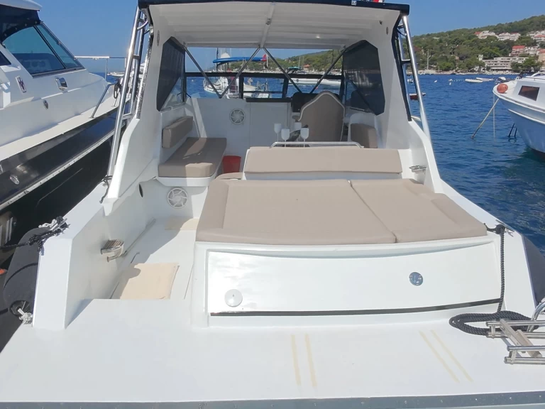 Huur Motorboot met of zonder schipper Bayliner in Hvar