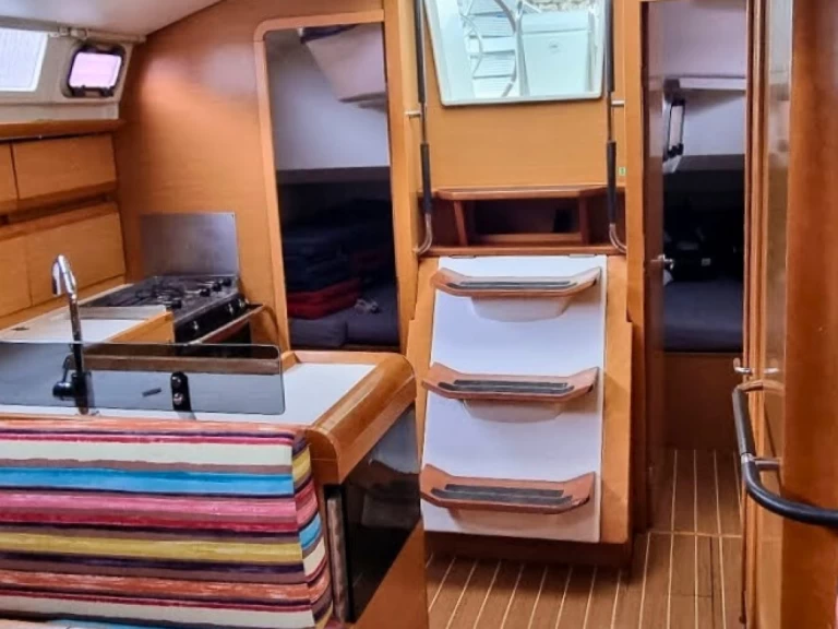 Huur een Jeanneau Sun Odyssey 409 in Rhodes (City)