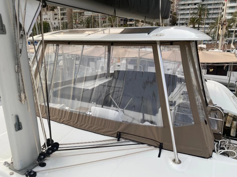 Verhuur Catamaran Lagoon met vaarbewijs